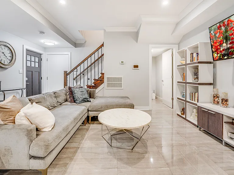 18 Thorne St #1 — Photo 7