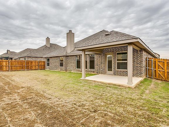 4th image of 526 Harvest Grove Dr