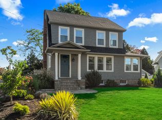 130 Ocean View Ave, Groton, CT 06355