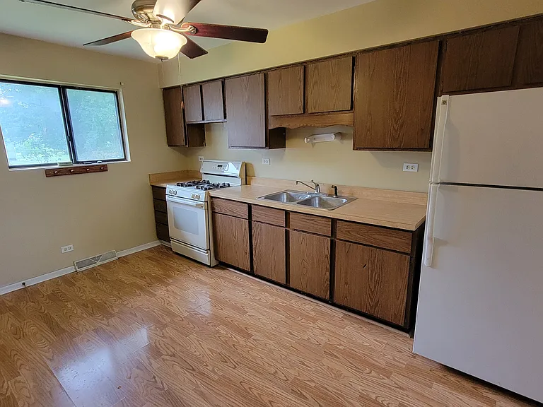 1512 Johnson St — Photo 4