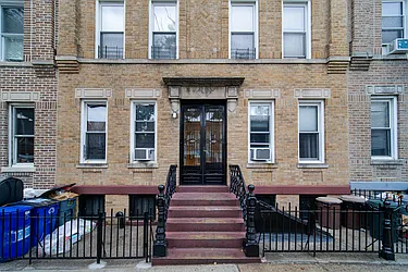 18-29 Stephen Street #W image 1 of 16