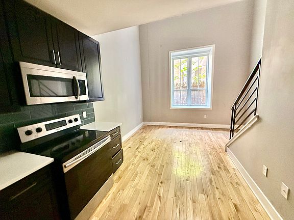 2nd image of 1521-23 W Girard Ave #1O3