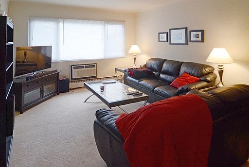 5th image of 1765 Carroll Ave APT 005