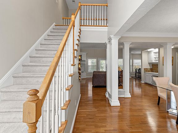 5th image of 4028 Daisy Hill Ln