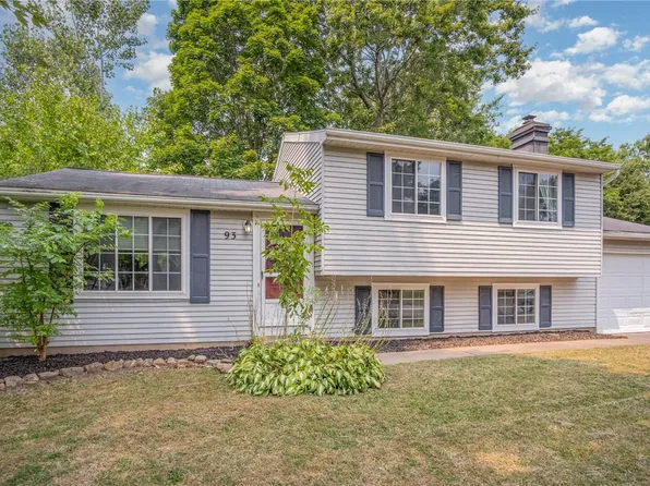 93 Falcon Dr, West Henrietta, NY 14586