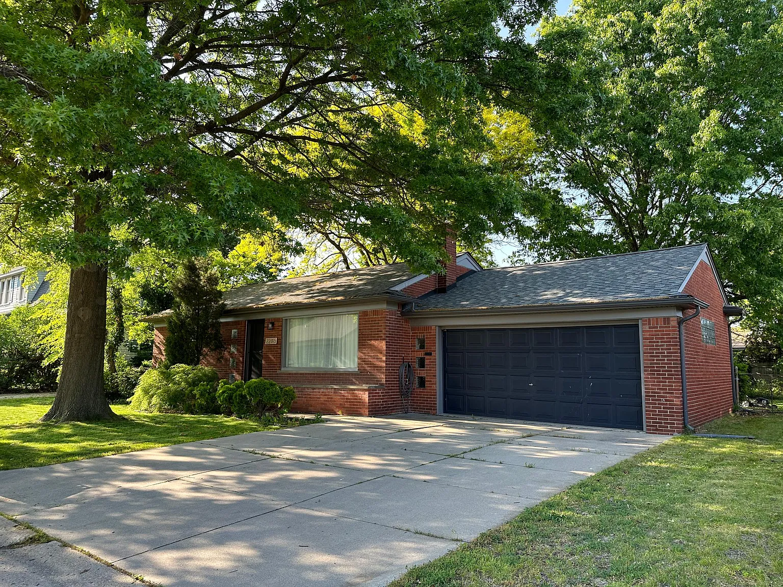 22415 Pointe Dr photo 1