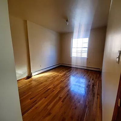 4th image of 9225 190th St
