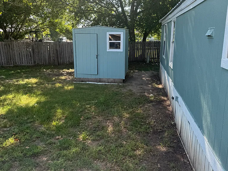 525 Rebecca Ln — Photo 15