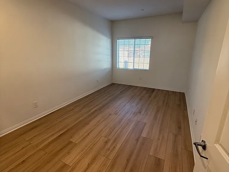 1301 N. Hollywood Way — Photo 13