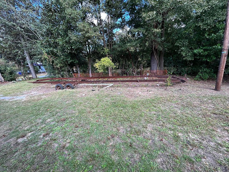 2nd image of 1921 Calvert Ave