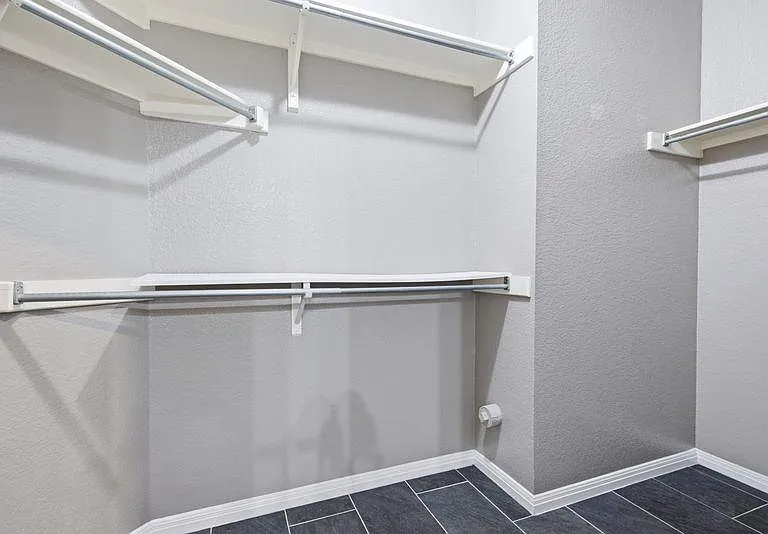 10008 Lachlan Dr — Photo 13