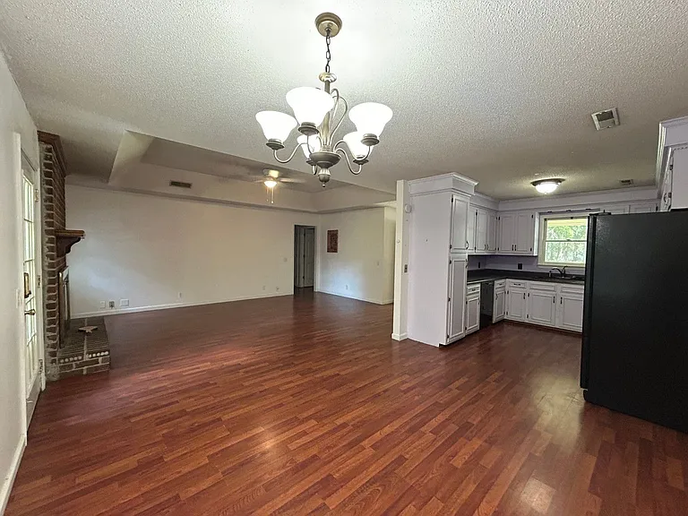 1310 Crowndale Dr — Photo 5