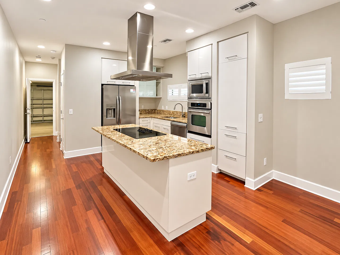 Modern South Tampa Living | 3 Bedrooms | 2.5 Bathrooms | 2-Car Garage | Rooftop Deck — Photo 4