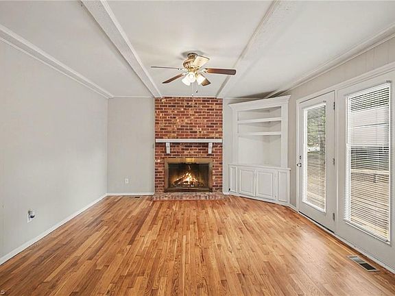 3rd image of 5104 Amberhill Dr