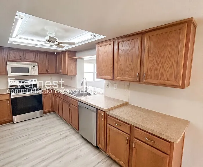 7810 Cayuga Dr — Photo 3