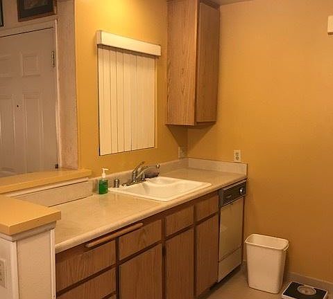 4th image of 10229 De Soto Ave