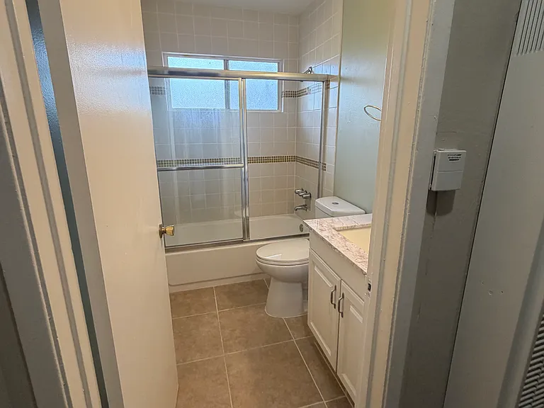 2124 90th Ave #10 — Photo 14