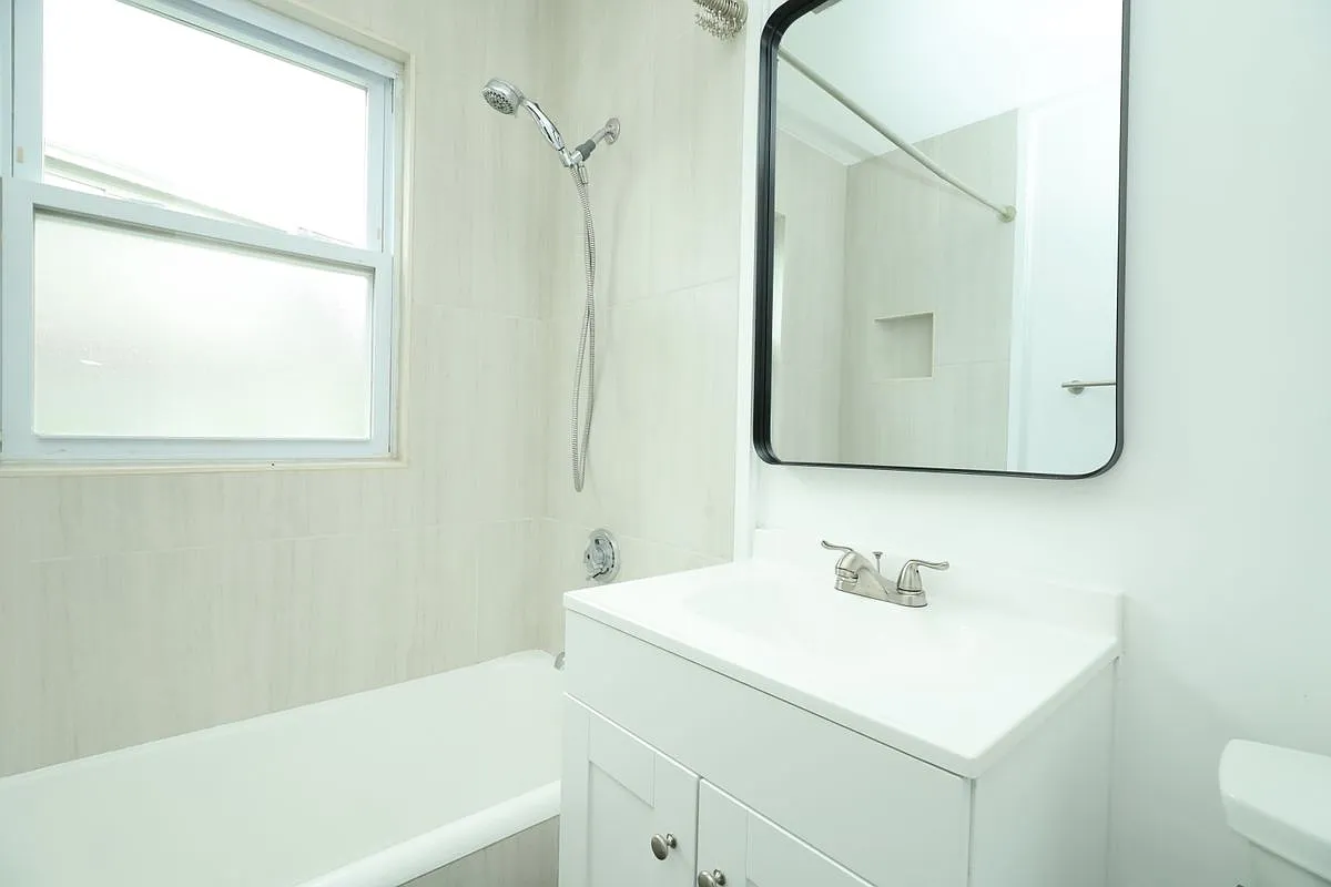 2 bed, 1.0 bath, 1062 sqft, $2,950 — Photo 3
