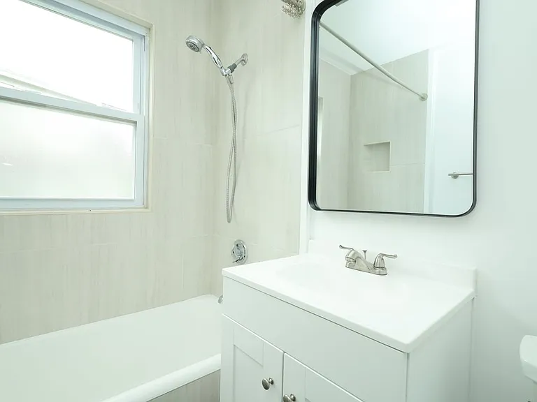 98 Woodside Ave — Photo 3