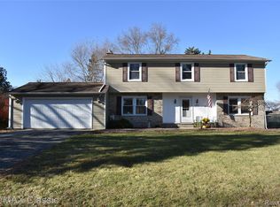 1977 Meadow Ridge Dr, Commerce Township, MI 48390