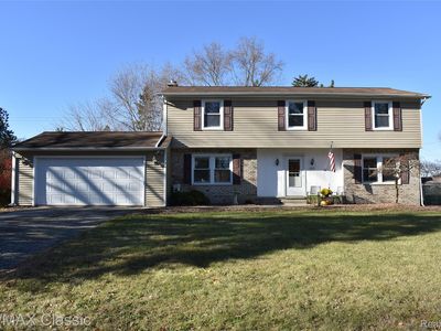 1977 Meadow Ridge Dr, Commerce Township, MI, 48390