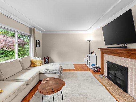 3rd image of 1095 E 29th St