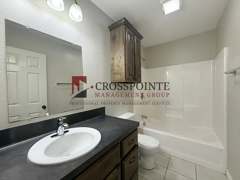 2215 N Palace Ave — Photo 14