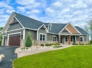 8 Cam Trl, Brockport, NY 14420