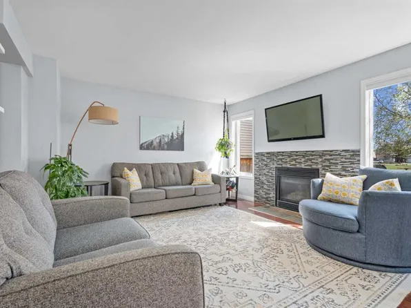 31 N Mount Aberdeen Grv SE, Calgary, AB T2Z 3N6