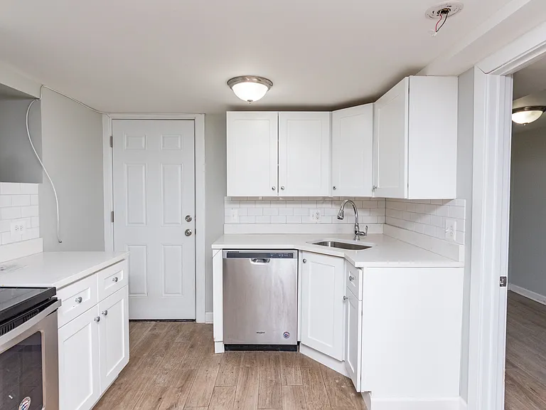 1431 W Flournoy St #G — Photo 2