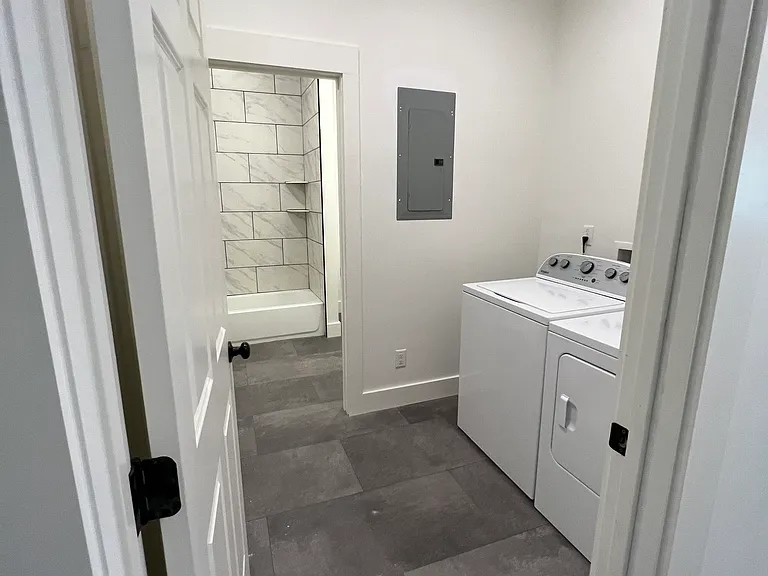 101 Eastwood Ave — Photo 28
