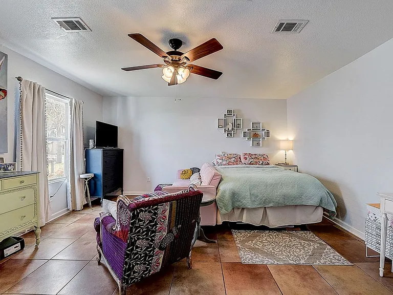 3256 Greene Ave — Photo 4