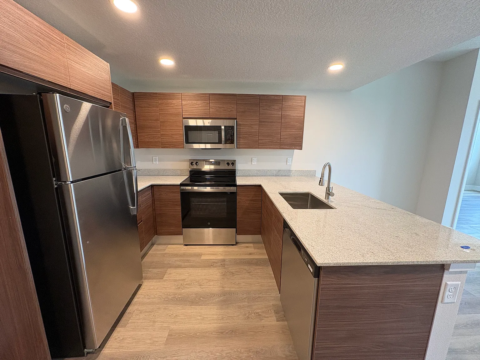 2 bed, 1022 sqft, $1,600 — Photo 2