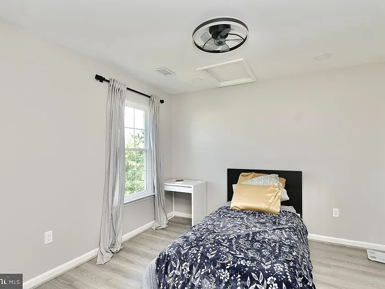 22908 Regent Ter — Photo 11