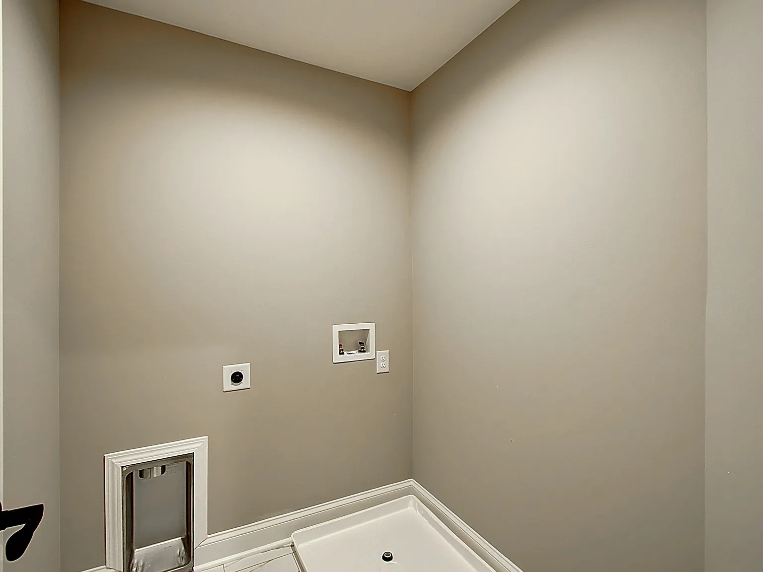 3 bed, 2.5 bath, 1428 sqft, $2,075 — Photo 2