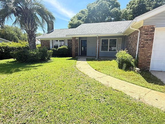2nd image of 301 Dawn Ln