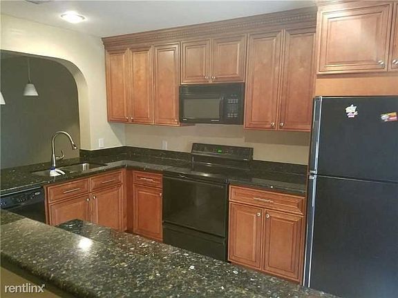 8960-F10032991_201_22