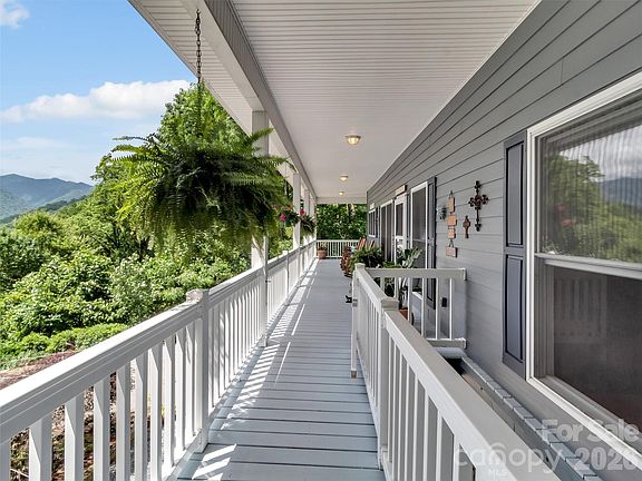 4th image of 28 Mountain Breeze Dr