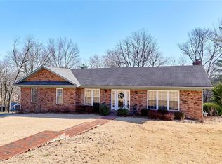 302 Glyn Cagny Rd, Ballwin, MO 63021