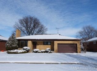 20305 Fleetwood Dr, Harper Woods, MI 48225