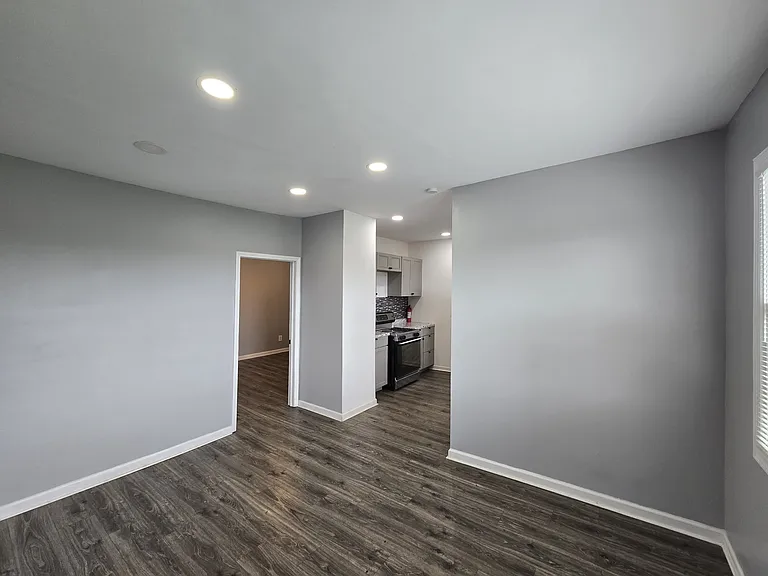 9340 Moffat Ave — Photo 2