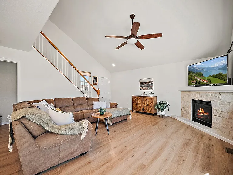 7323 Willowdale Dr — Photo 9