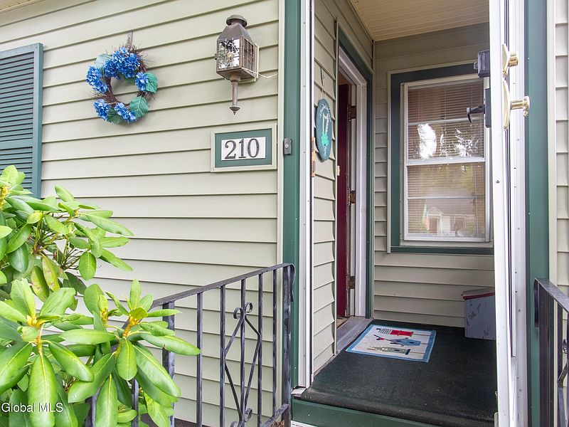 2nd image of 210 Kenwood Avenue
