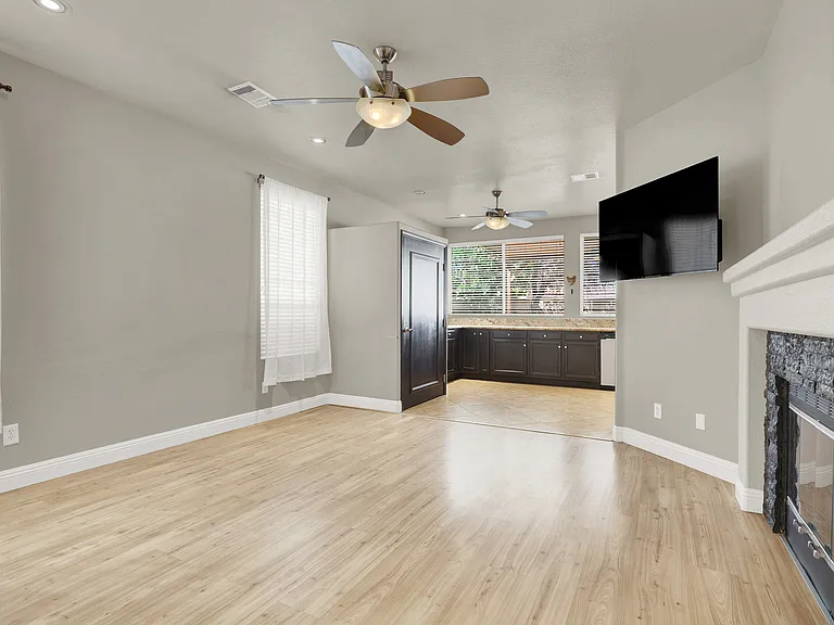 133 Serenade Ct — Photo 9