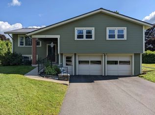 11 Green Knolls Ln, Rutland, VT 05701