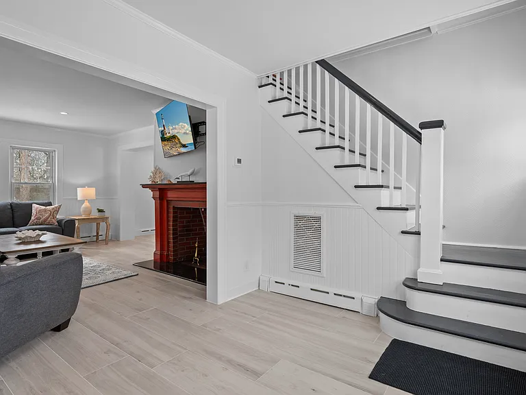 74 Montauk Hwy — Photo 1