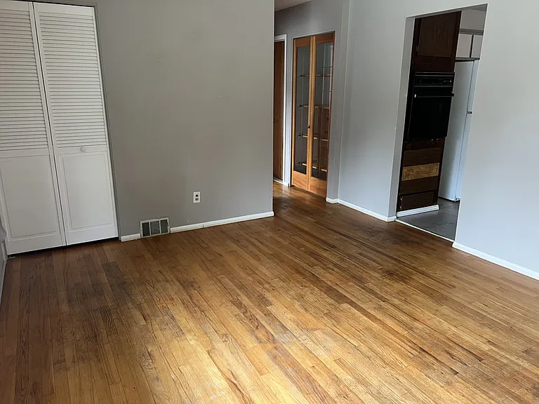 736 Forest St — Photo 2