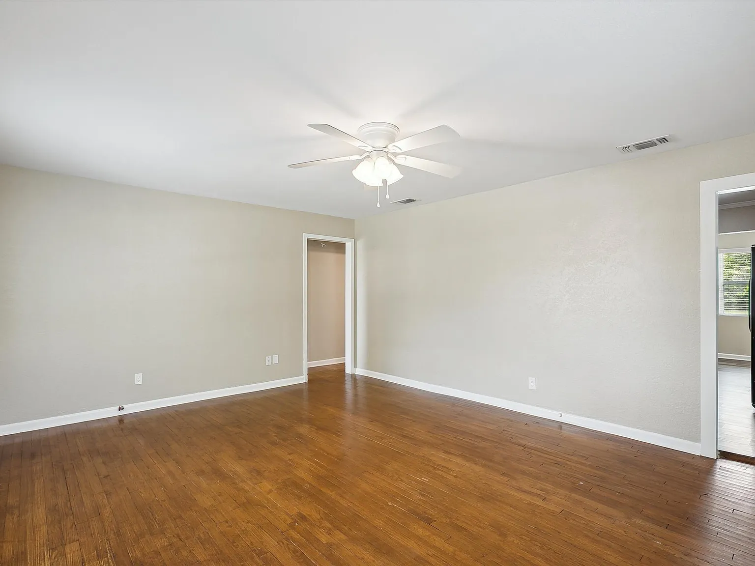 2 bed, 720 sqft, $1,500 — Photo 2
