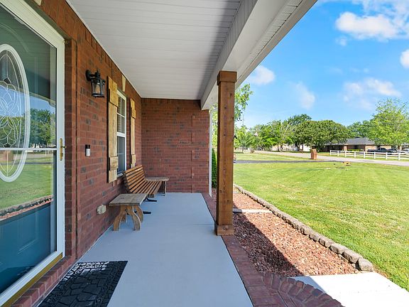 3rd image of 560 Crosswood Ct