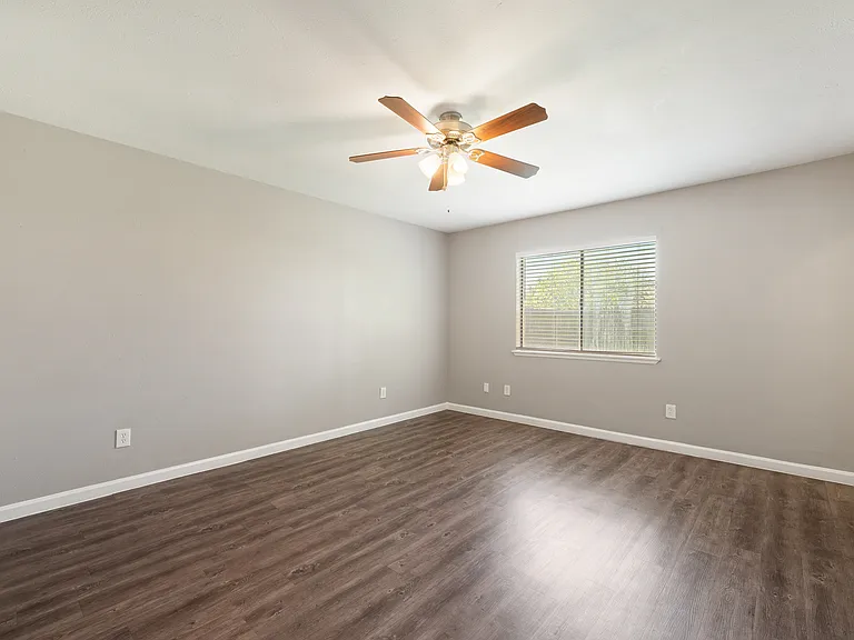 17615 Autumn Hills Dr — Photo 21